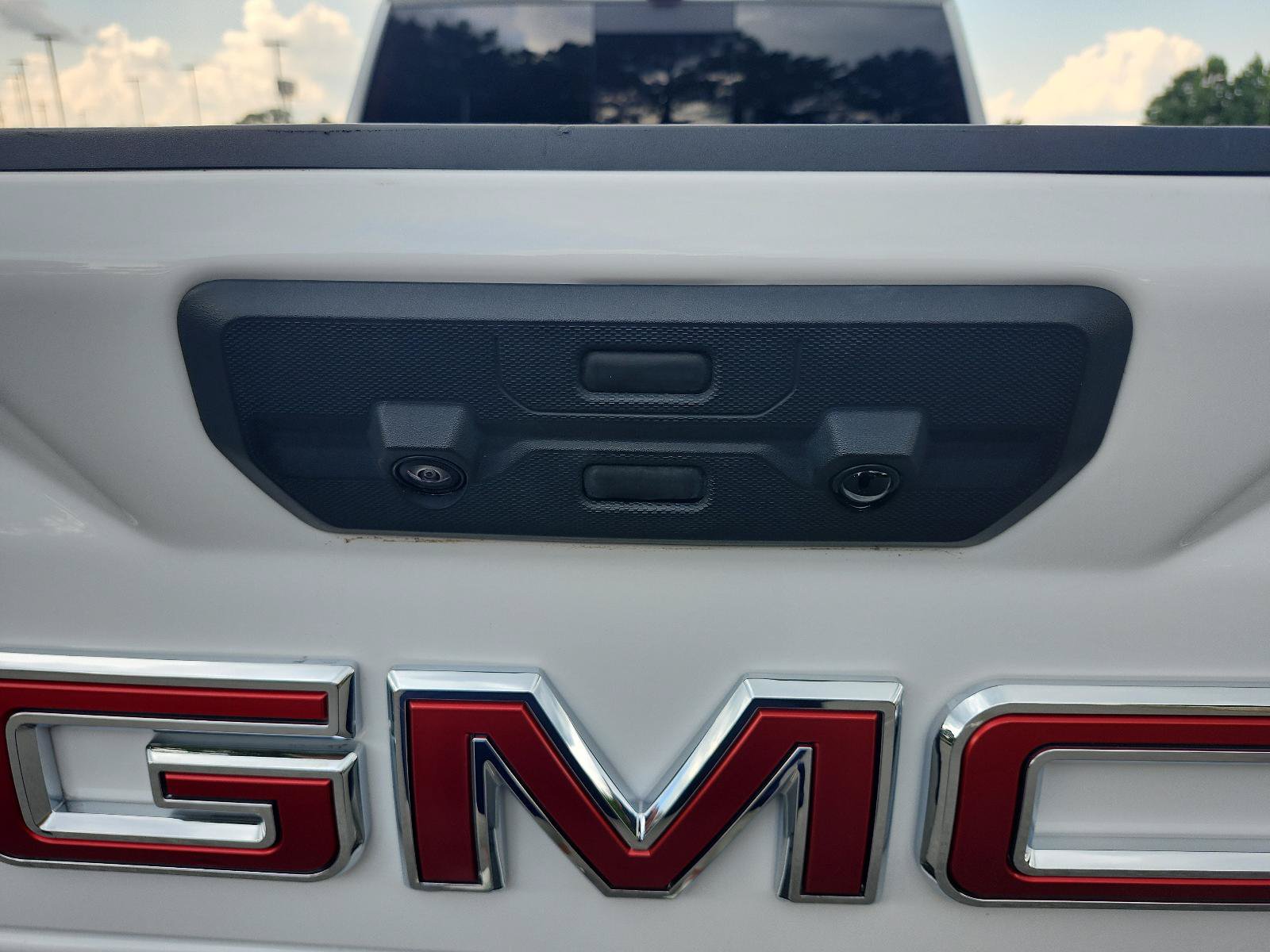 Used 2025 GMC Sierra 2500 AT4 w/ AT4 Premium Plus Package AWD/4WD image 13