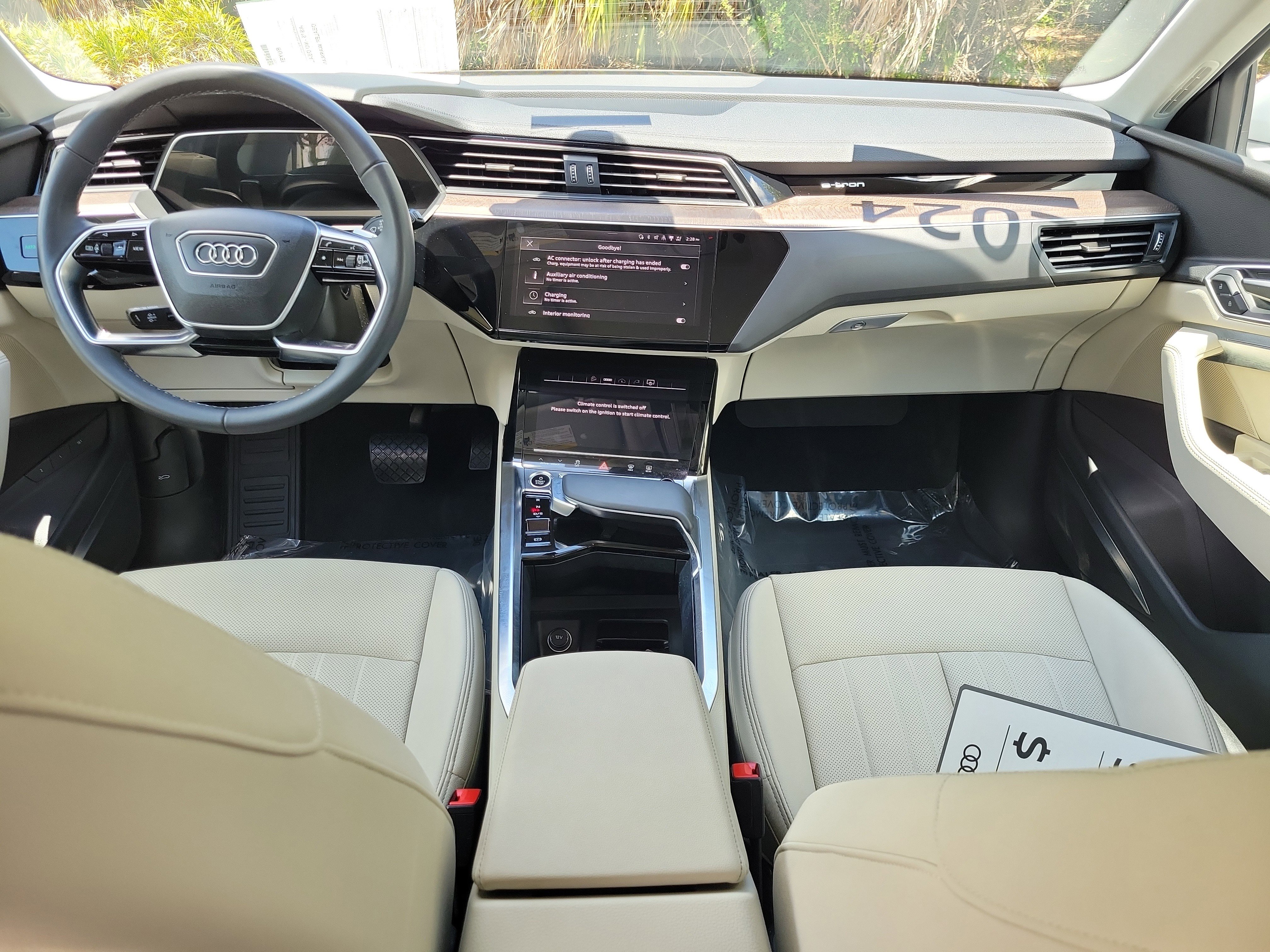 Used 2024 Audi Q8 e-tron Premium Plus w/ Premium Plus Package AWD/4WD image 12