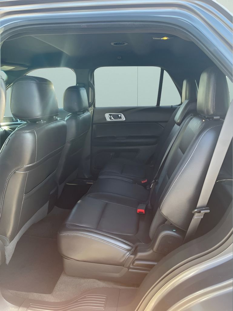 Used 2014 Ford Explorer XLT w/ Equipment Group 202A FWD image 14