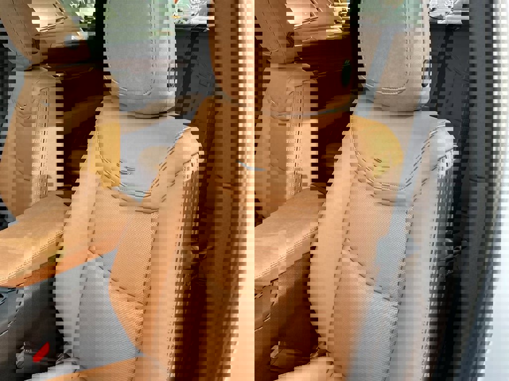 Certified 2025 Cadillac XT5 Premium Luxury w/ LPO, Floor Liner Package image 11