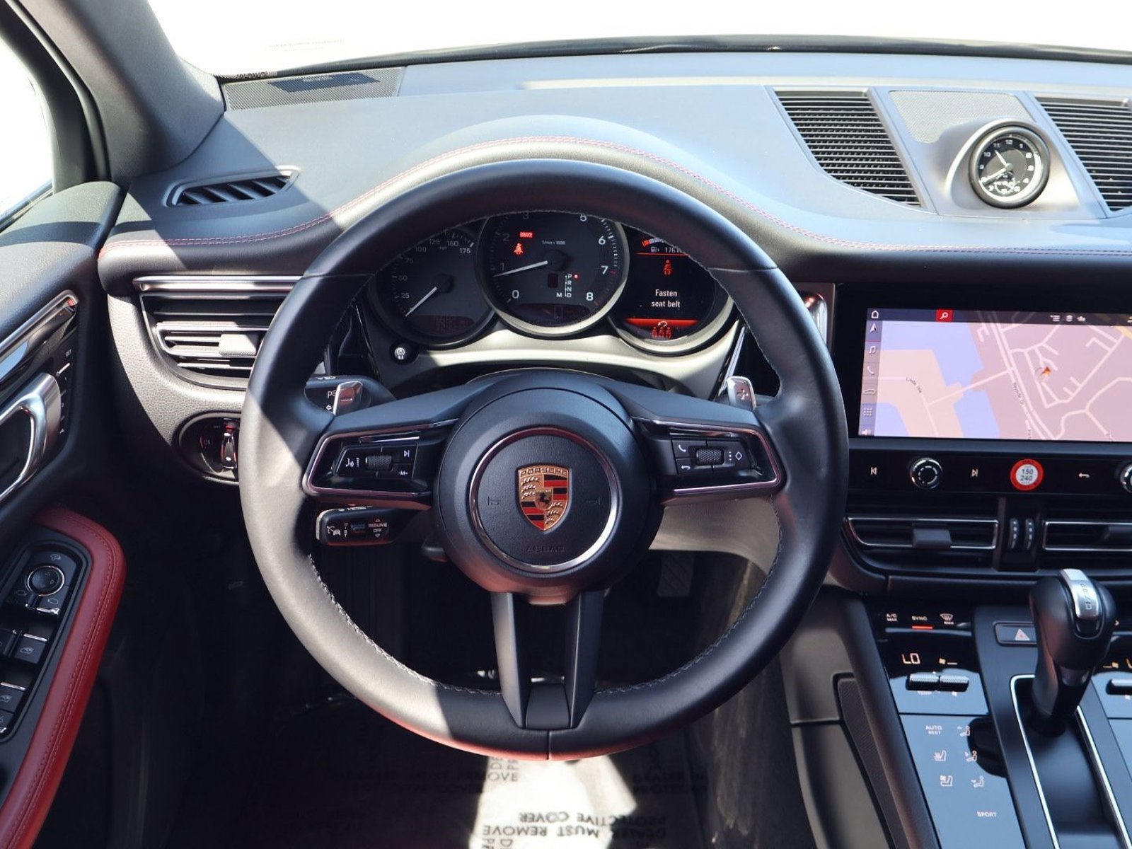Certified 2023 Porsche Macan AWD/4WD image 15