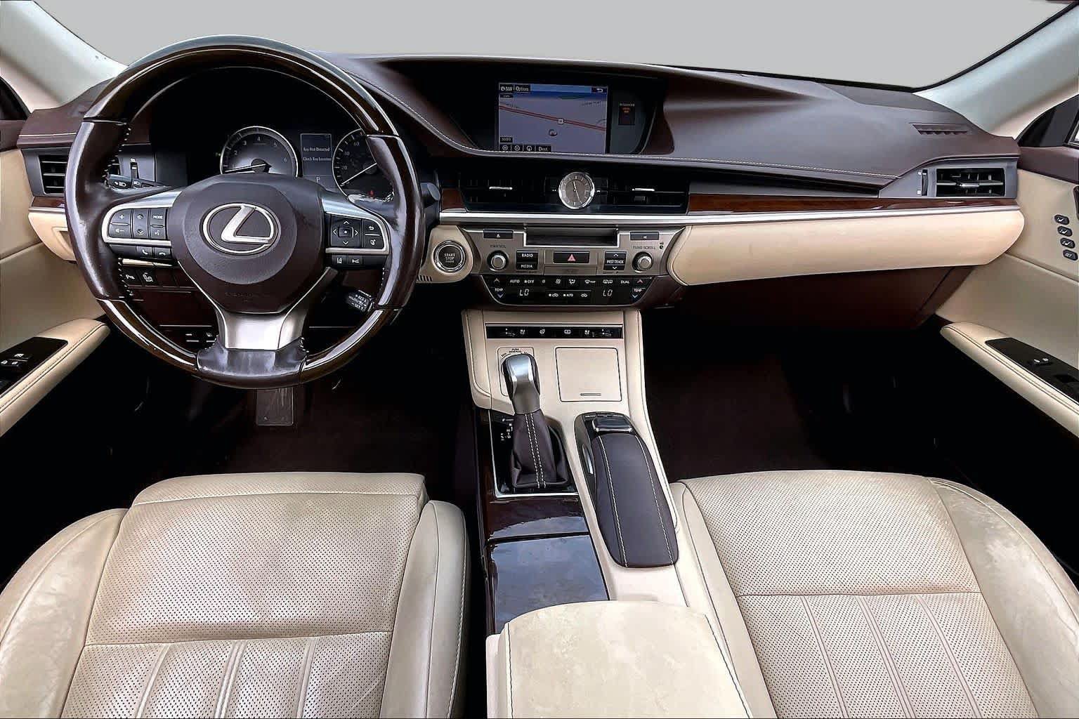 Used 2016 Lexus ES 350 w/ Ultra Luxury Package FWD image 13