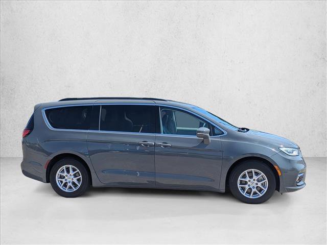 Used 2022 Chrysler Pacifica Touring-L FWD image 4