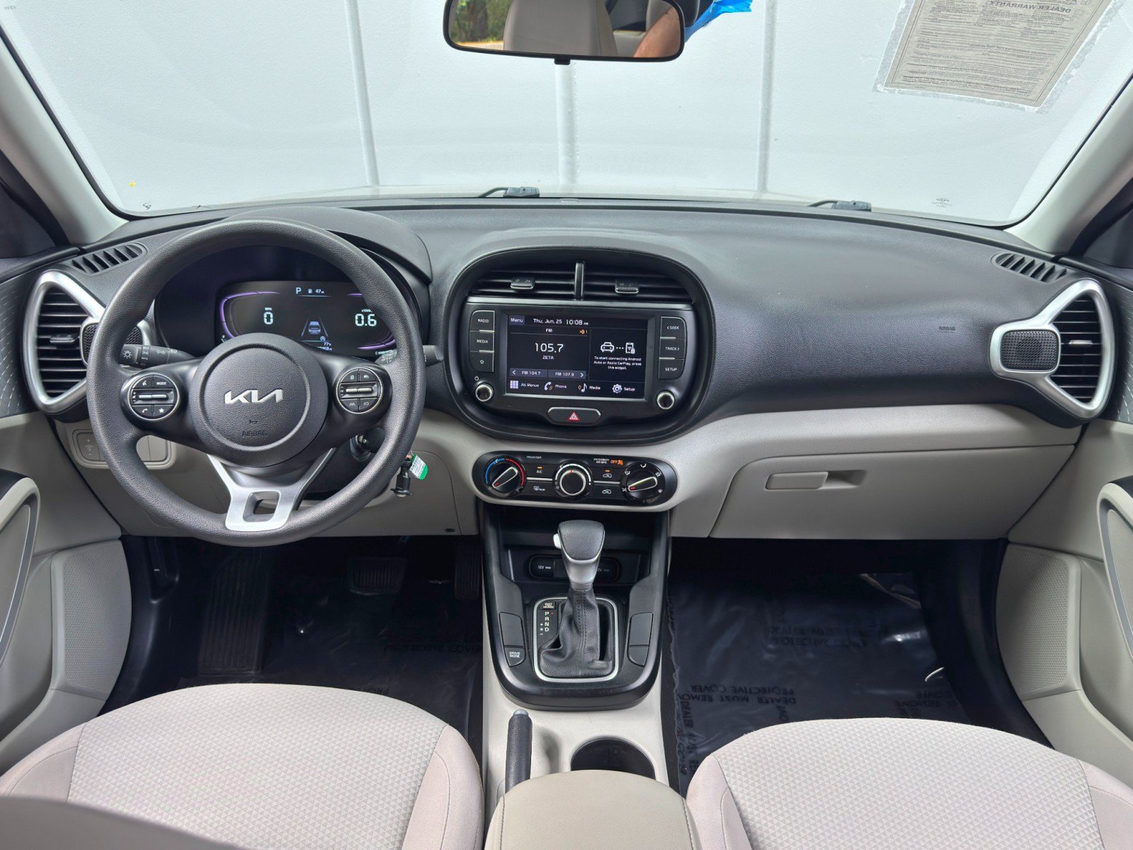Used 2023 Kia Soul LX w/ LX Technology Package FWD image 11
