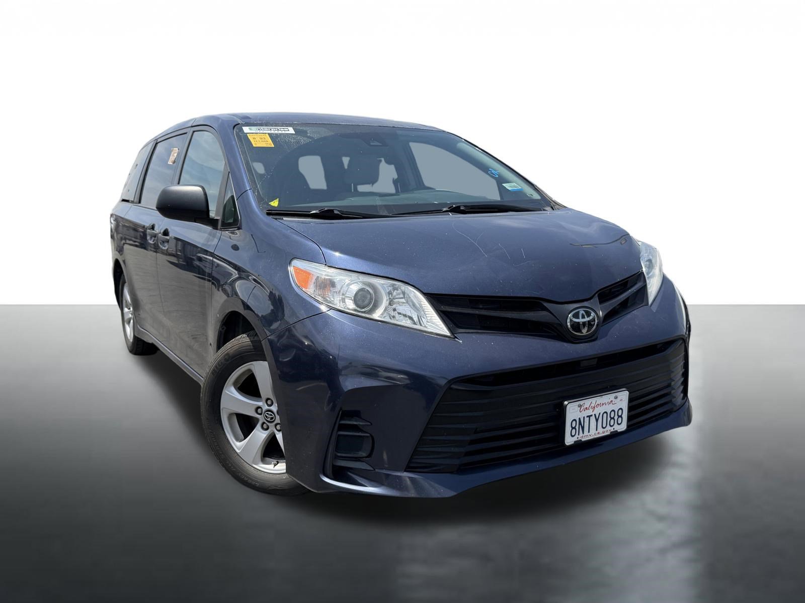 Used 2019 Toyota Sienna L FWD image 1