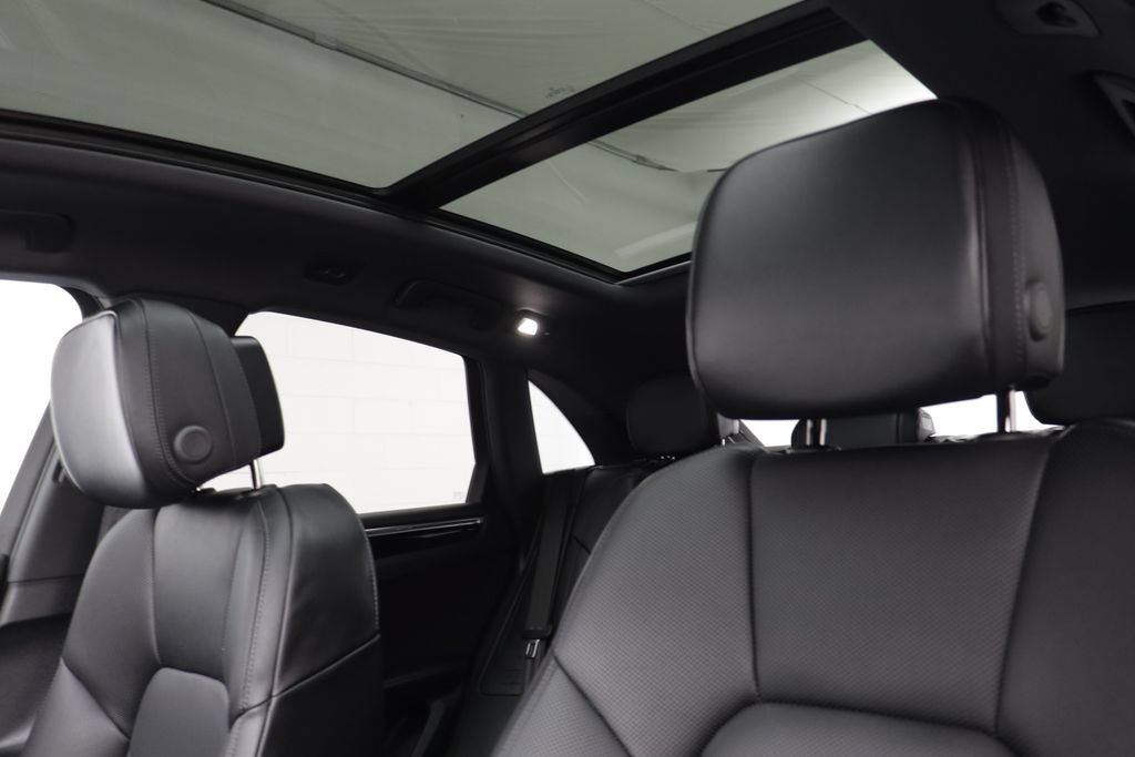 Used 2024 Porsche Macan AWD/4WD image 14