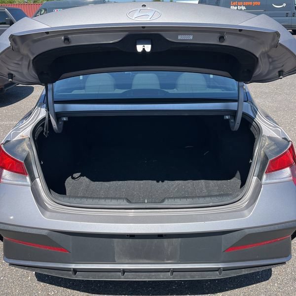 Used 2024 Hyundai Elantra SEL FWD image 2