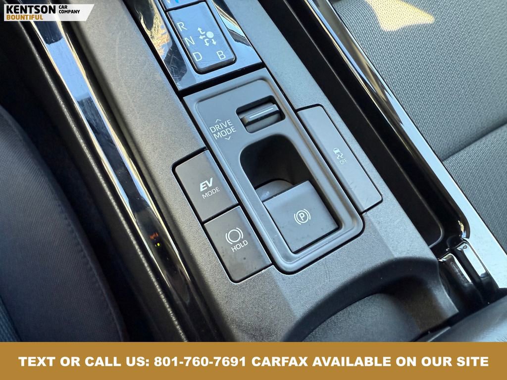 Used 2025 Toyota Prius LE image 25