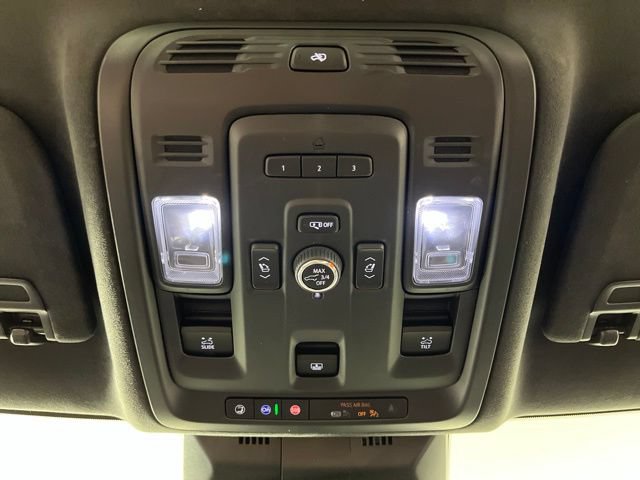 Used 2022 Cadillac Escalade Sport Platinum w/ LPO, ONYX Package AWD/4WD image 37