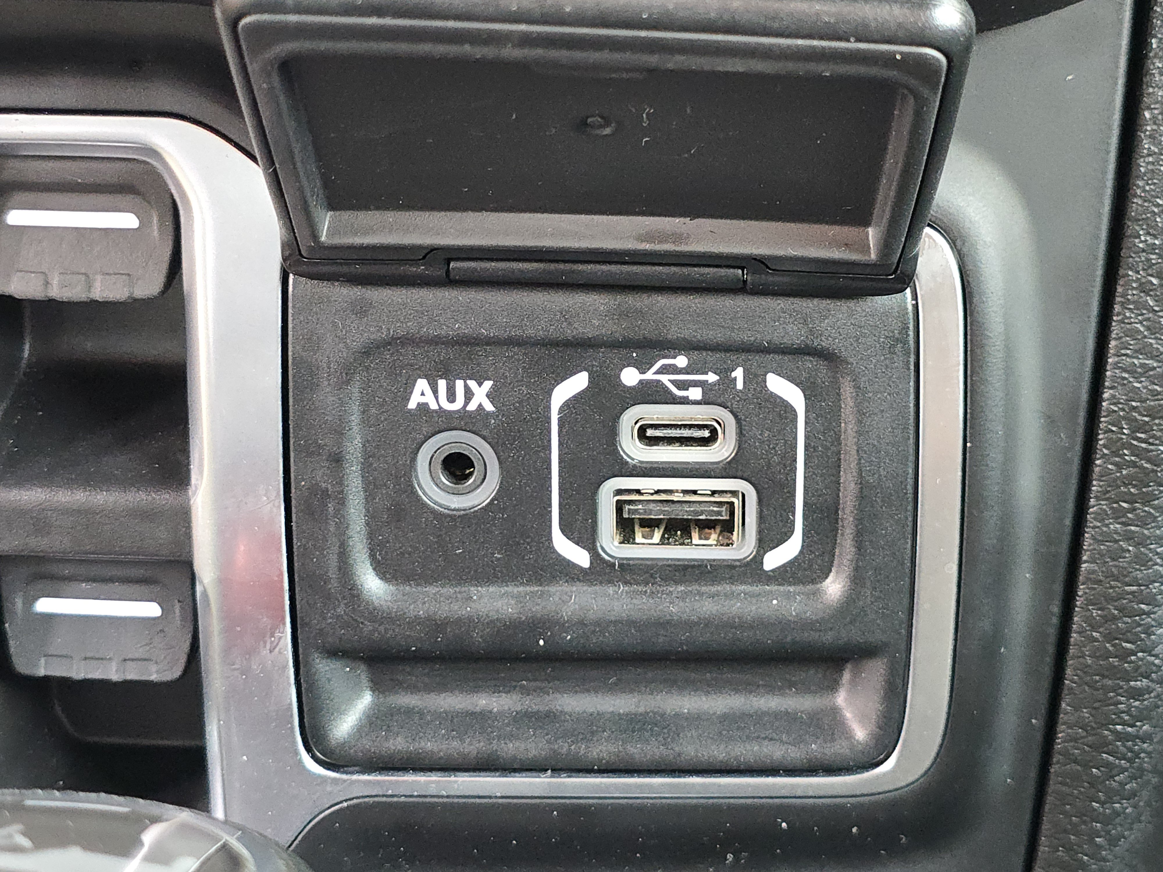 Used 2026 Jeep Wrangler Unlimited Sahara AWD/4WD image 13