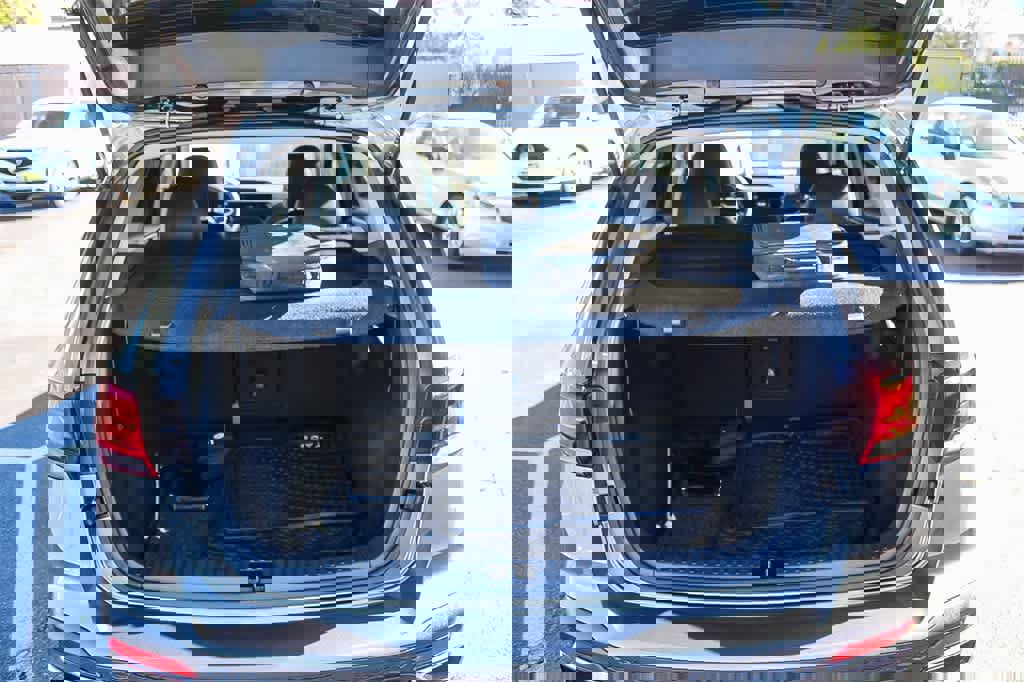 Used 2024 Volkswagen Taos SE image 37