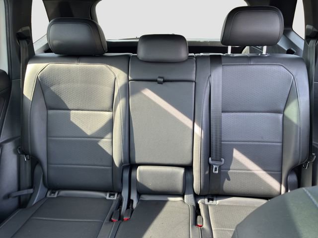 Used 2019 Volkswagen Tiguan SEL R-Line AWD/4WD image 16
