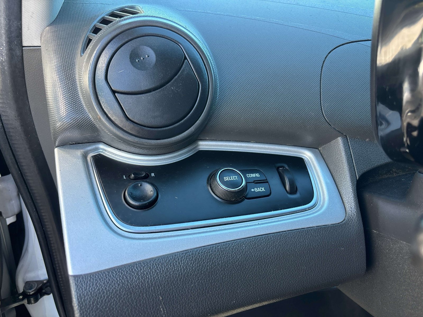 Used 2015 Chevrolet Spark LT FWD image 28