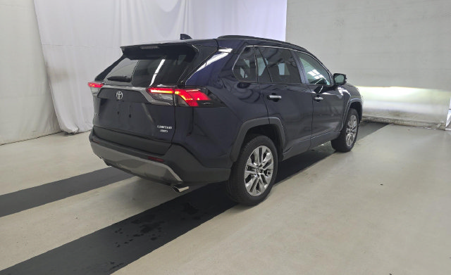 Used 2025 Toyota RAV4 Limited w/ Advanced Technology Package AWD/4WD image 3