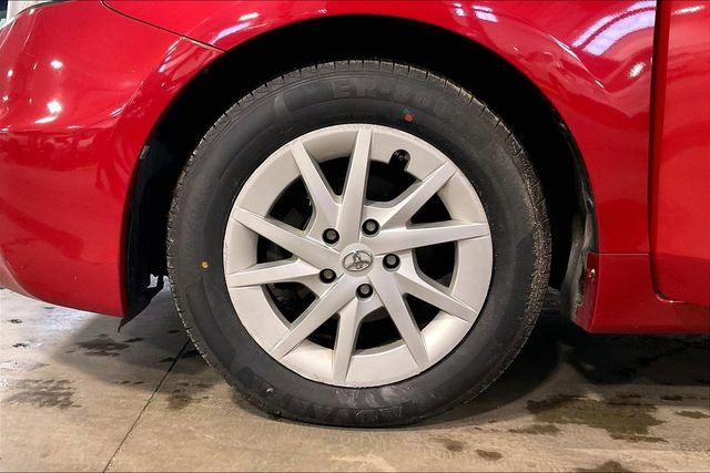 Used 2014 Toyota Prius V Two image 9