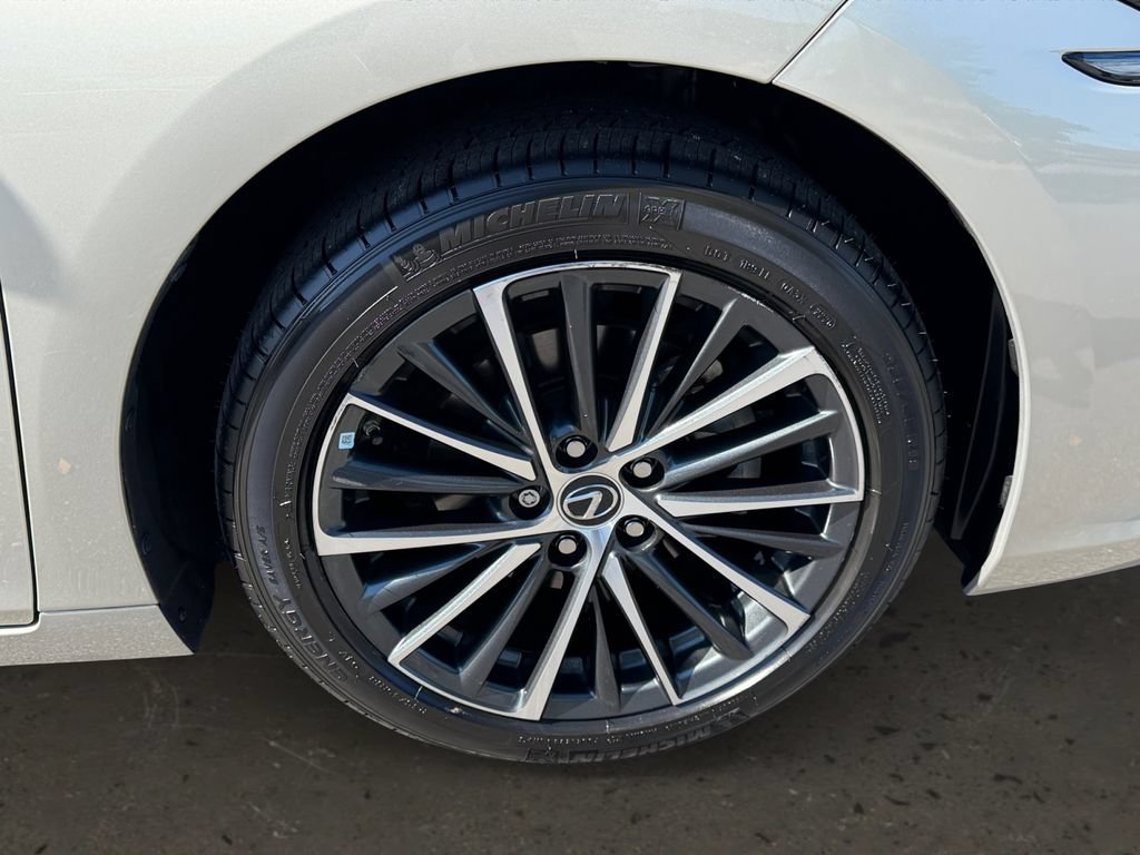 Certified 2022 Lexus ES 300h w/ Premium Package FWD image 27
