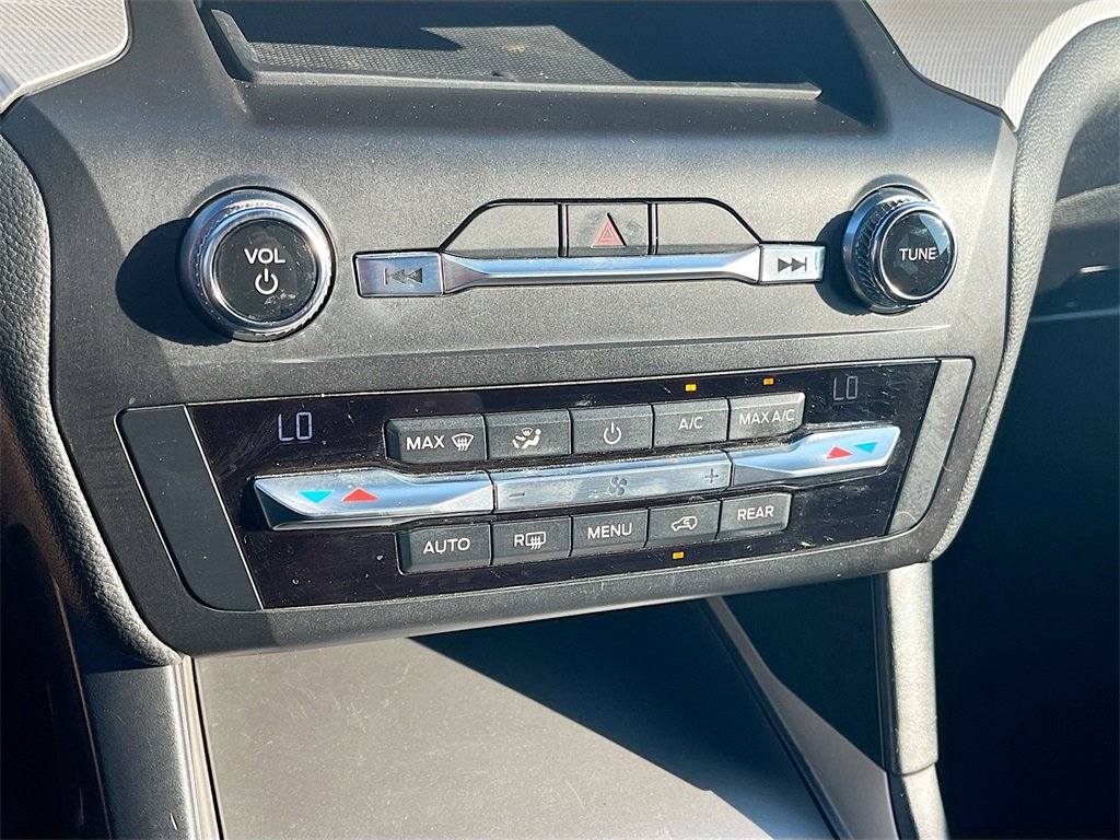 Used 2020 Ford Explorer XLT image 15