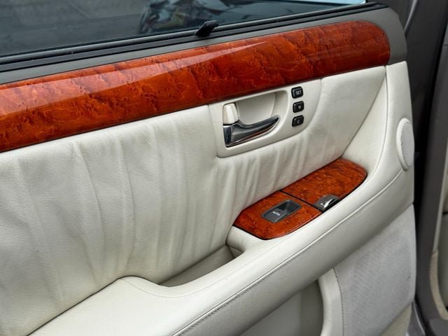 Used 2004 Lexus LS 430 RWD image 11