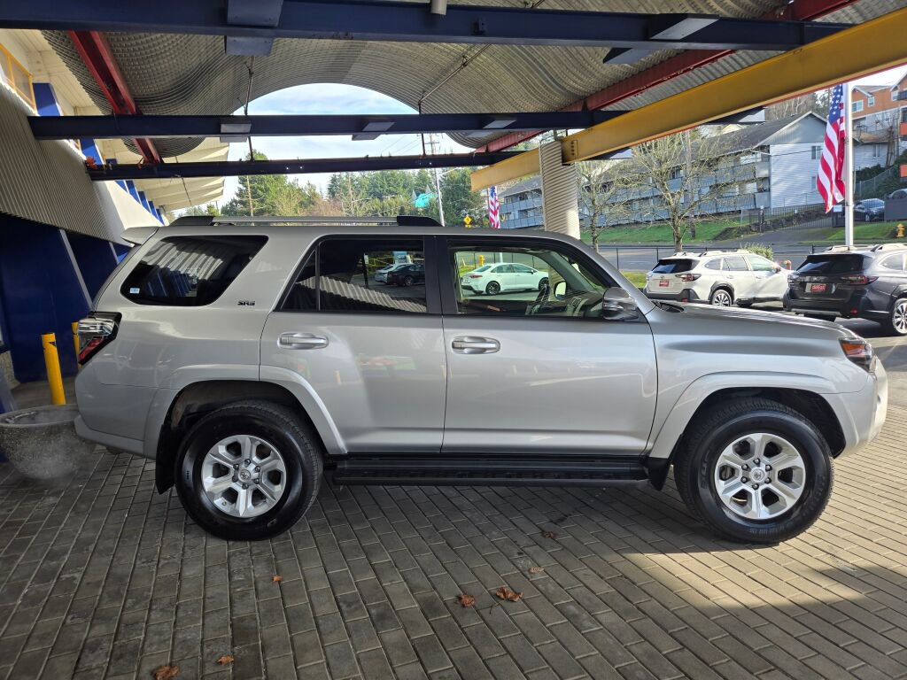 Used 2024 Toyota 4Runner SR5 Premium w/ Moonroof Package image 4