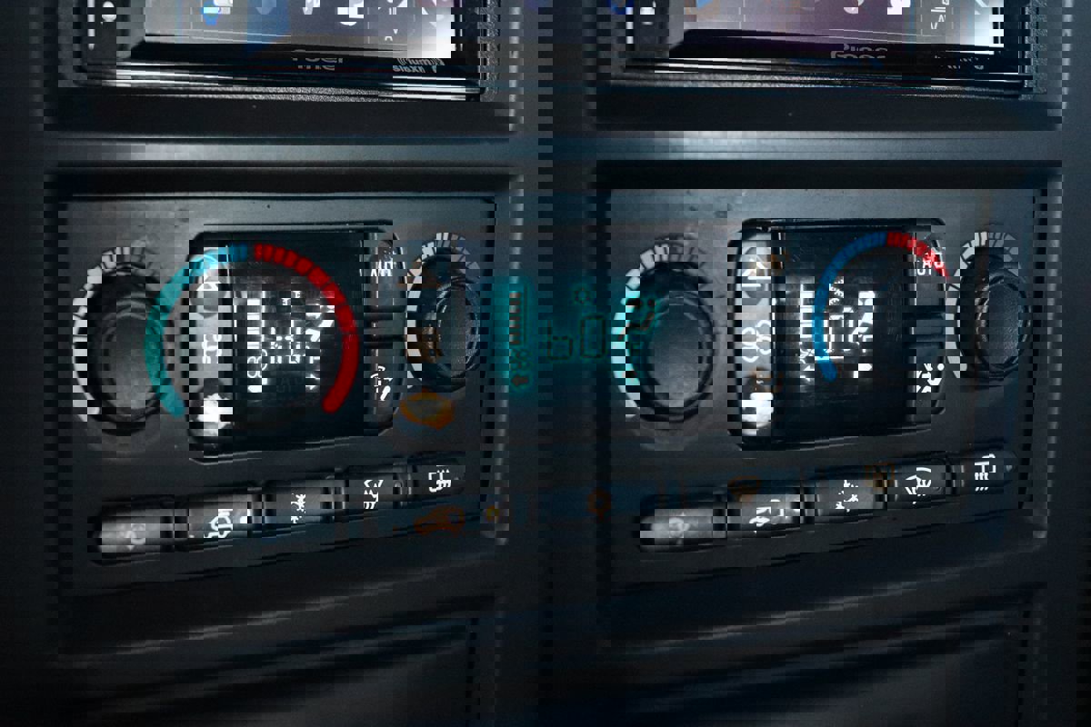 Used 2005 HUMMER H2 SUT w/ Preferred Equipment Group image 28