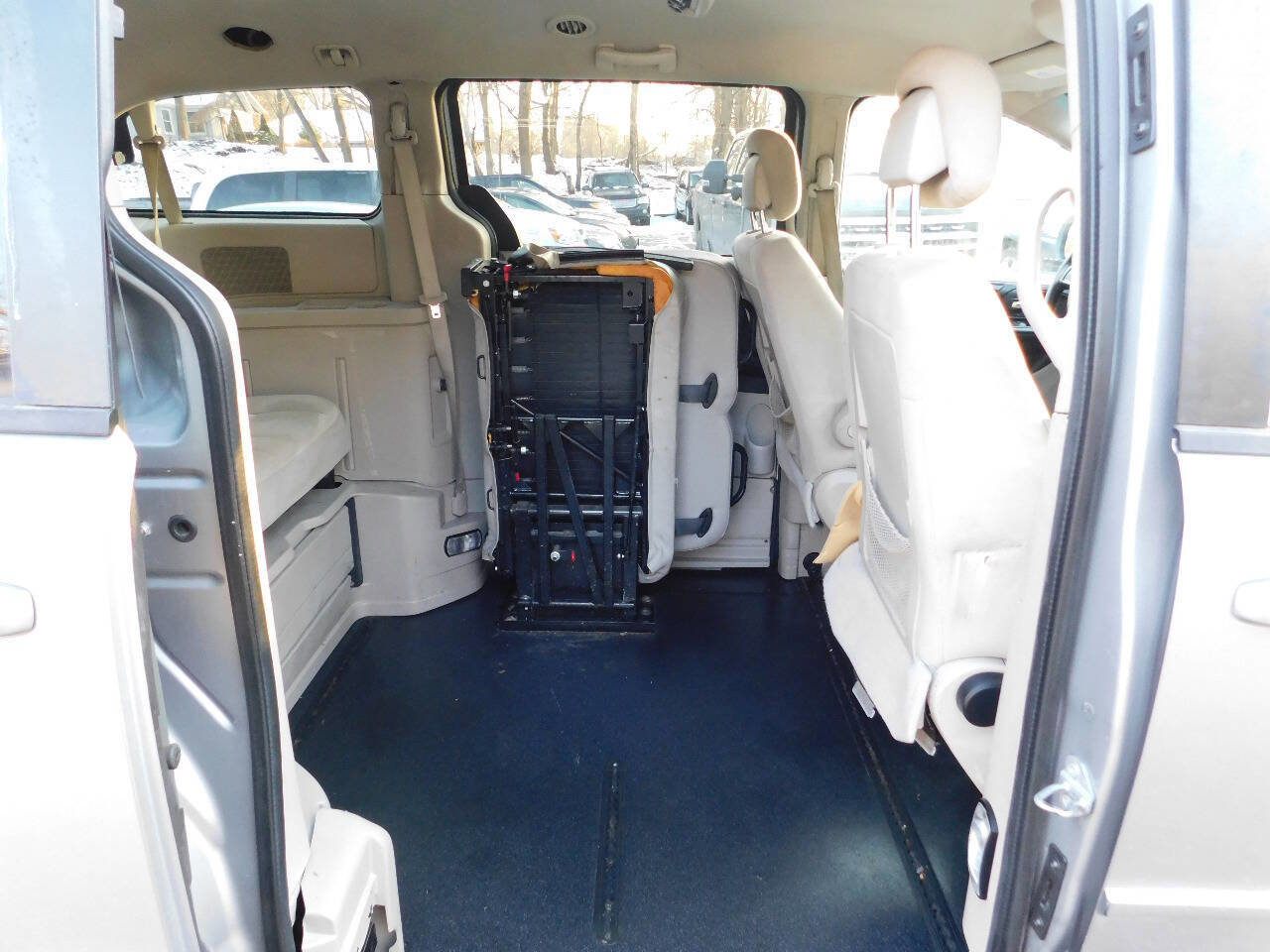 Used 2017 Dodge Grand Caravan SE w/ Power Window Group image 4