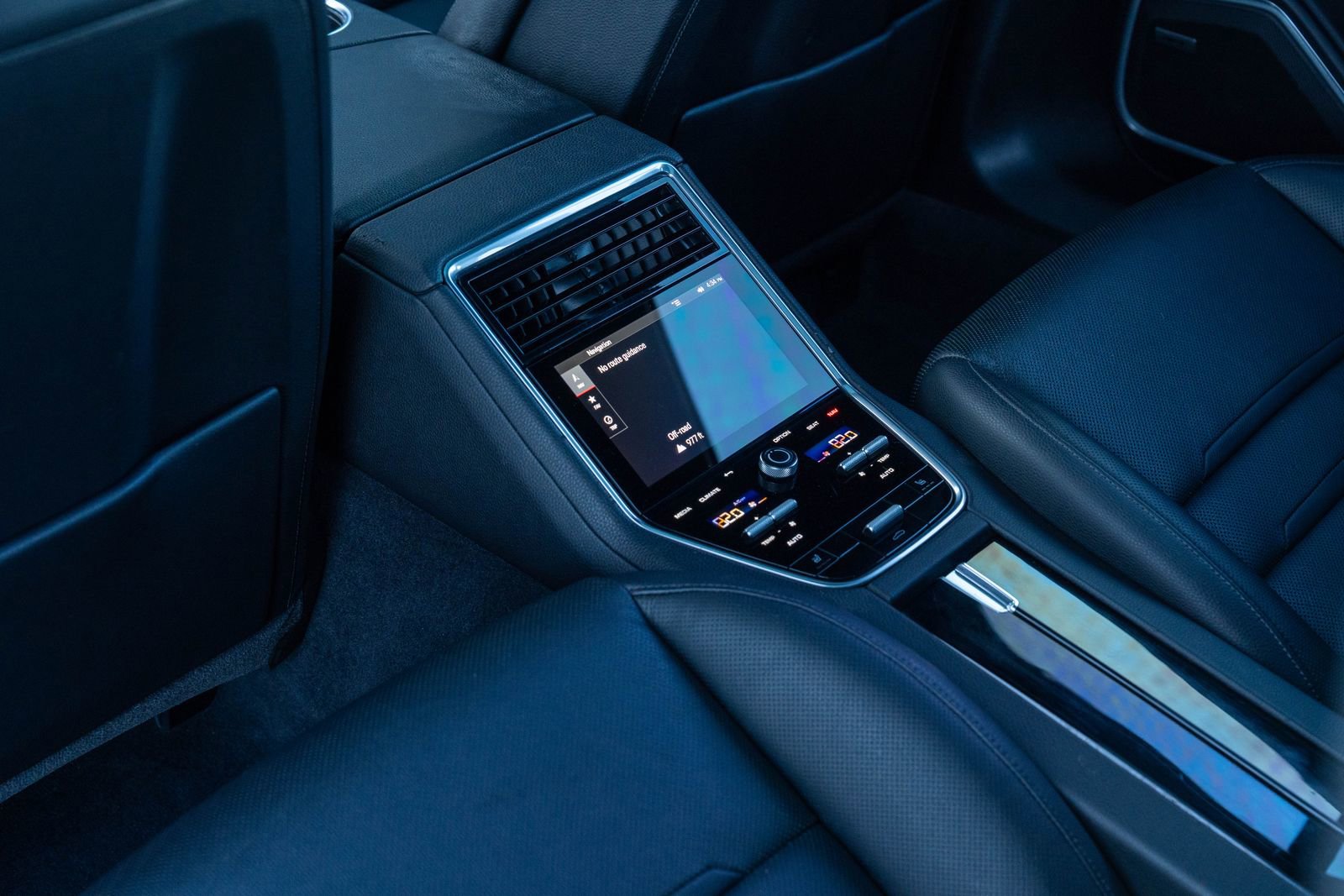 Certified 2022 Porsche Panamera 4 w/ Premium Package image 33