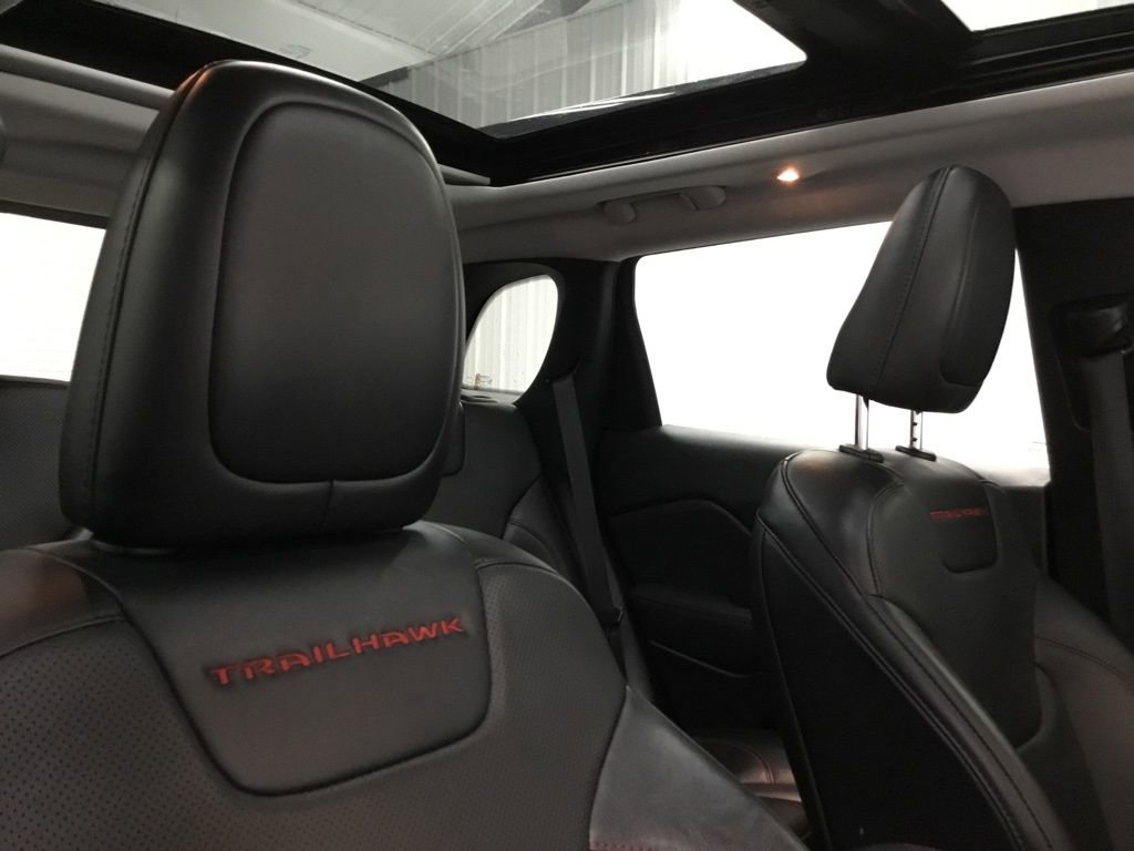 Used 2022 Jeep Cherokee Trailhawk w/ Sun, Sound & Nav Group AWD/4WD image 20