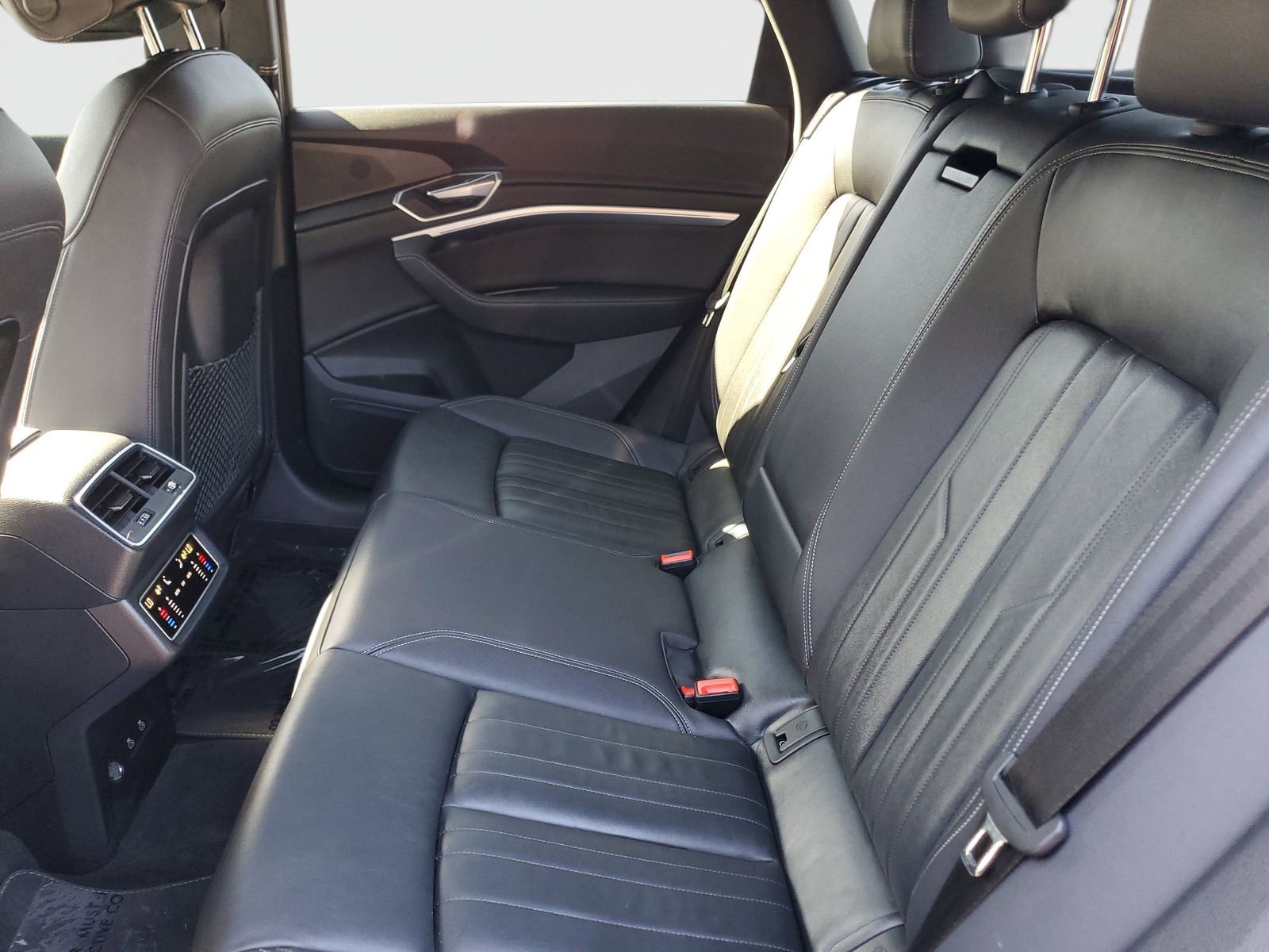 Used 2023 Audi e-tron Premium w/ Convenience Plus Package image 15