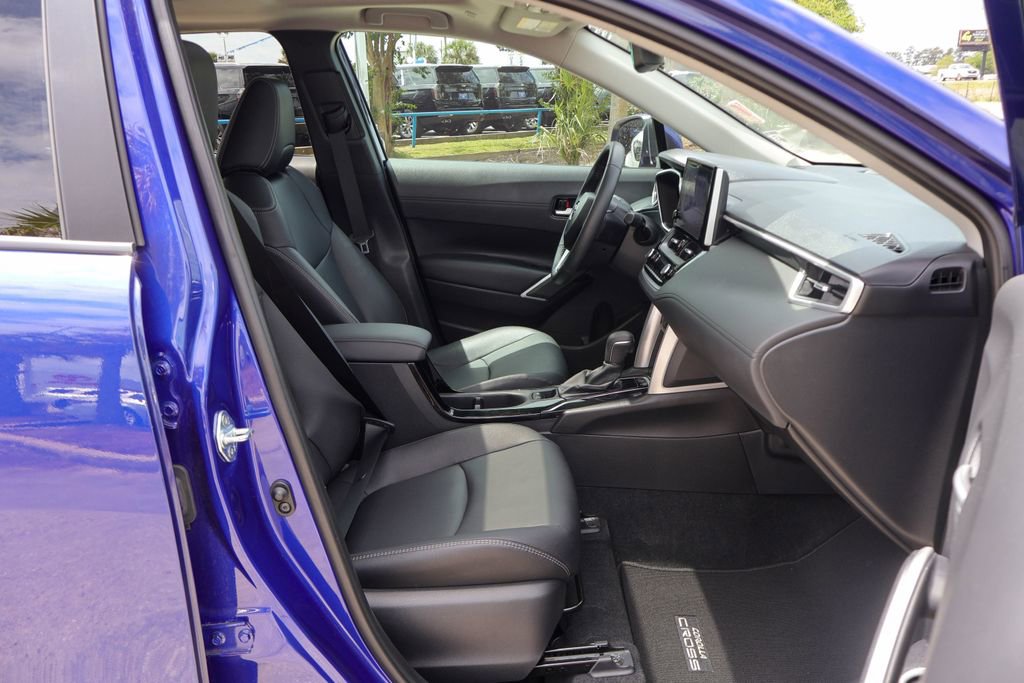 Used 2024 Toyota Corolla Cross XLE w/ Convenience Package FWD image 9