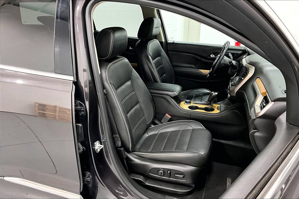 Used 2017 GMC Acadia Denali w/ Technology Package FWD image 9