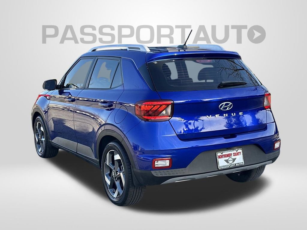 Used 2024 Hyundai Venue Limited image 2