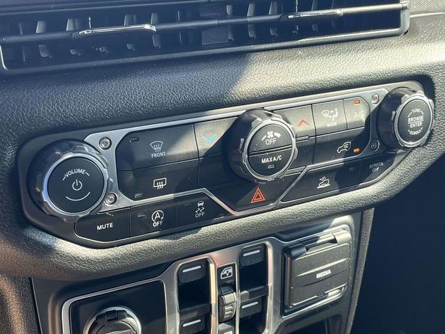 Used 2024 Jeep Gladiator Sport image 30