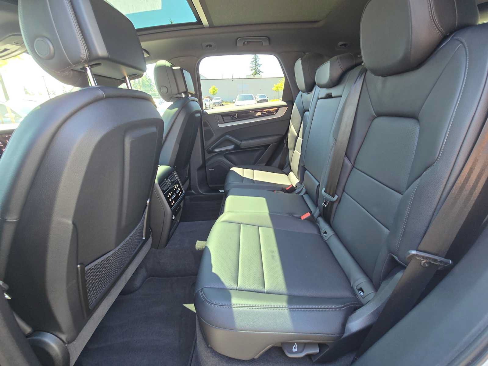 Used 2025 Porsche Cayenne S AWD/4WD image 16