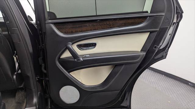 Used 2019 Bentley Bentayga AWD/4WD image 22