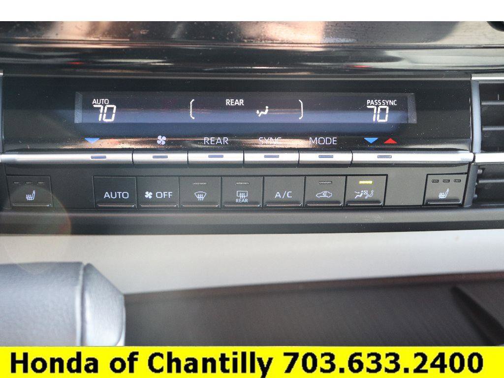 Used 2024 Toyota Sienna XLE image 17