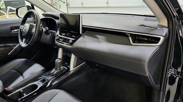 Used 2025 Toyota Corolla Cross XLE image 24
