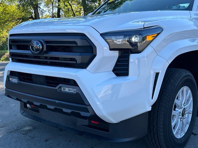 Used 2026 Toyota Tacoma SR5 AWD/4WD image 9