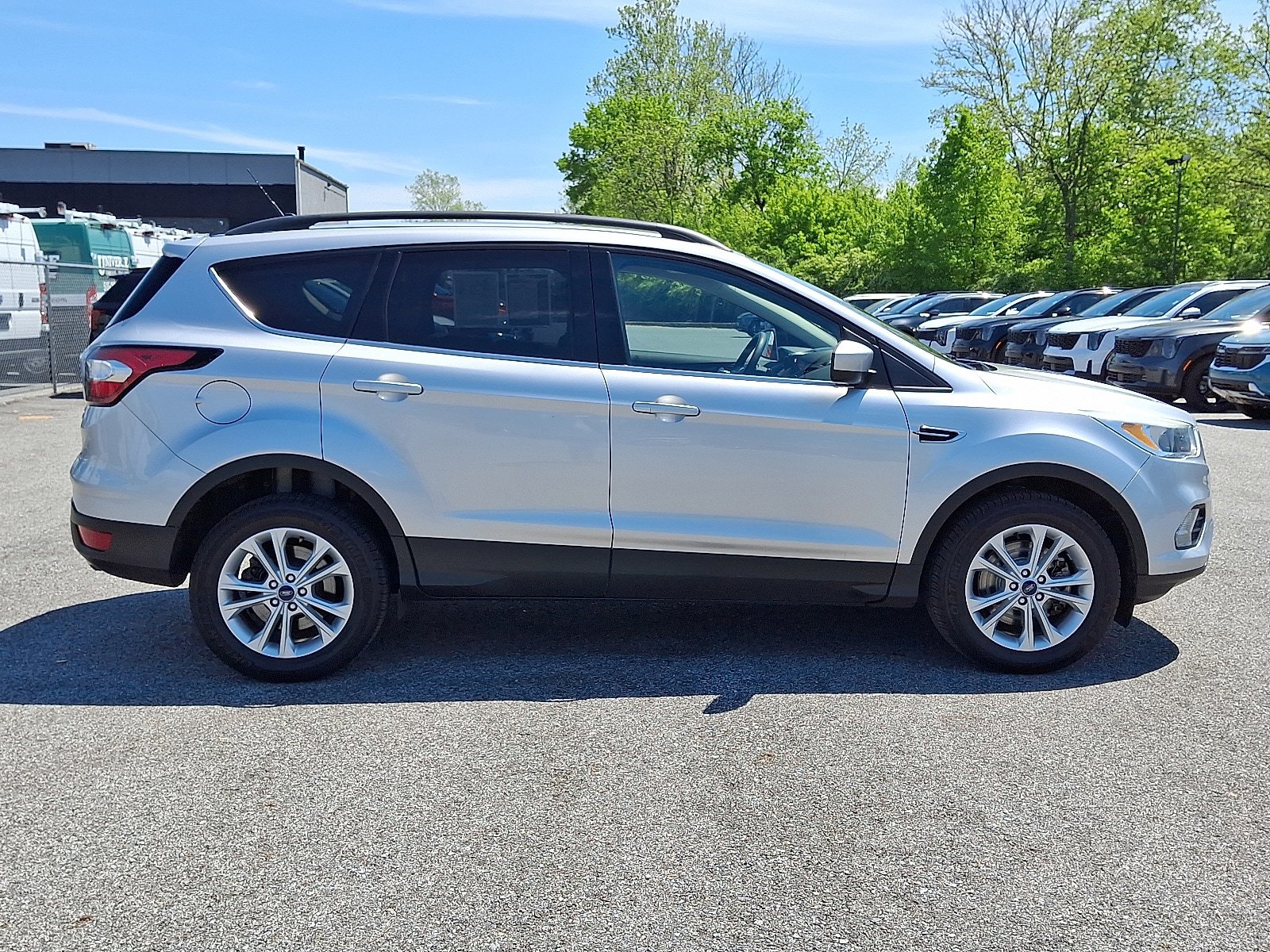 Used 2018 Ford Escape SE w/ SE Sync 3 Package AWD/4WD image 4
