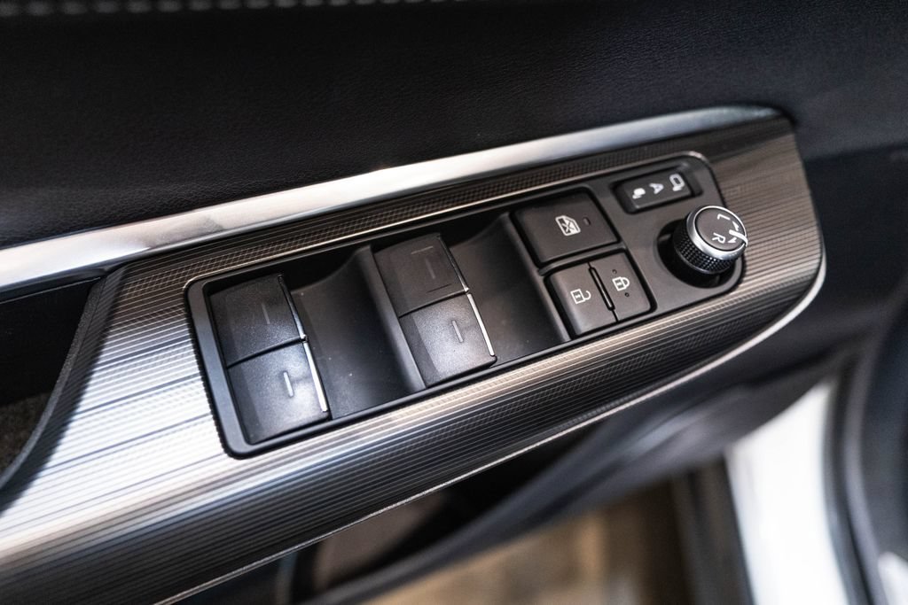 Certified 2024 Toyota Venza XLE AWD/4WD image 20