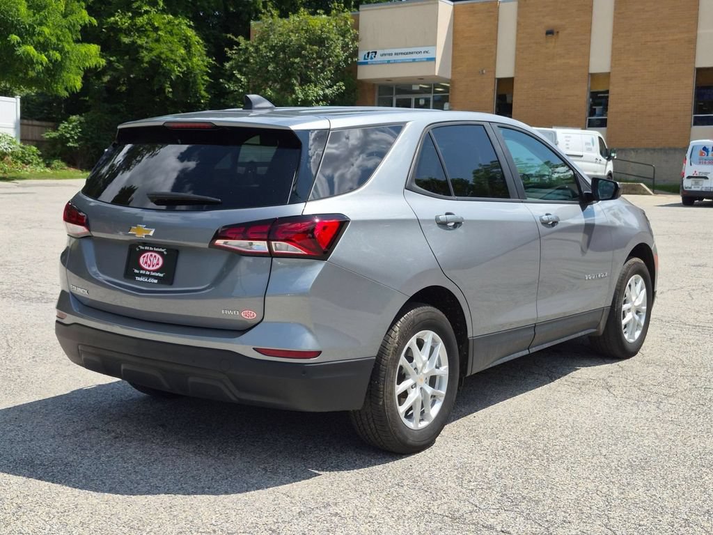 Used 2024 Chevrolet Equinox LS w/ LS Convenience Package AWD/4WD image 3