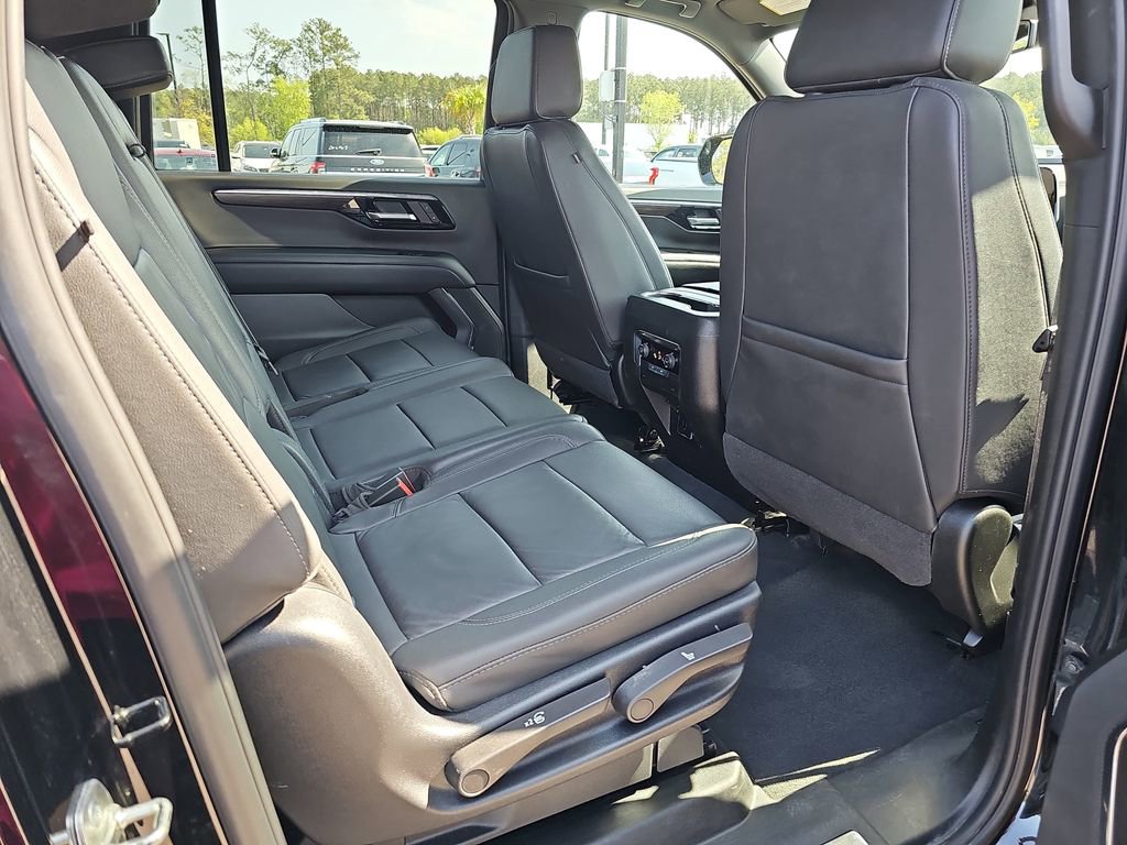 Used 2025 Chevrolet Suburban Z71 image 14
