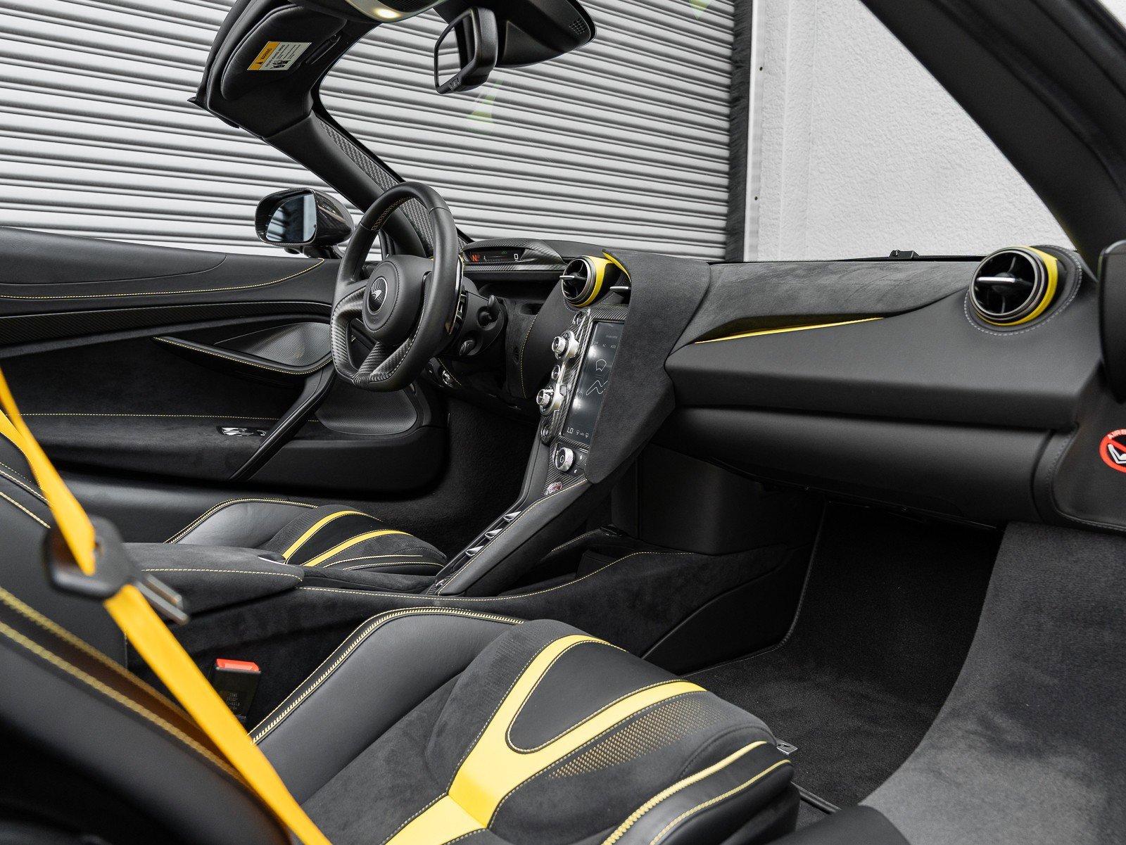 Used 2022 McLaren 720S Spider image 2