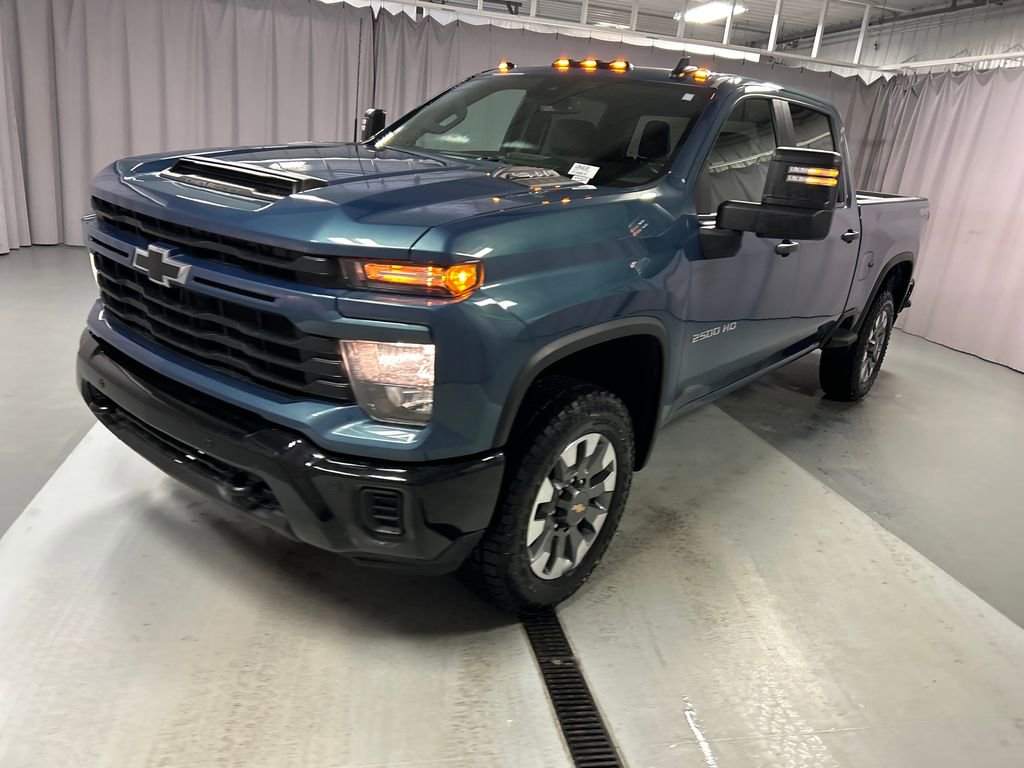 Used 2025 Chevrolet Silverado 2500 Custom w/ Custom Value Package AWD/4WD video 3