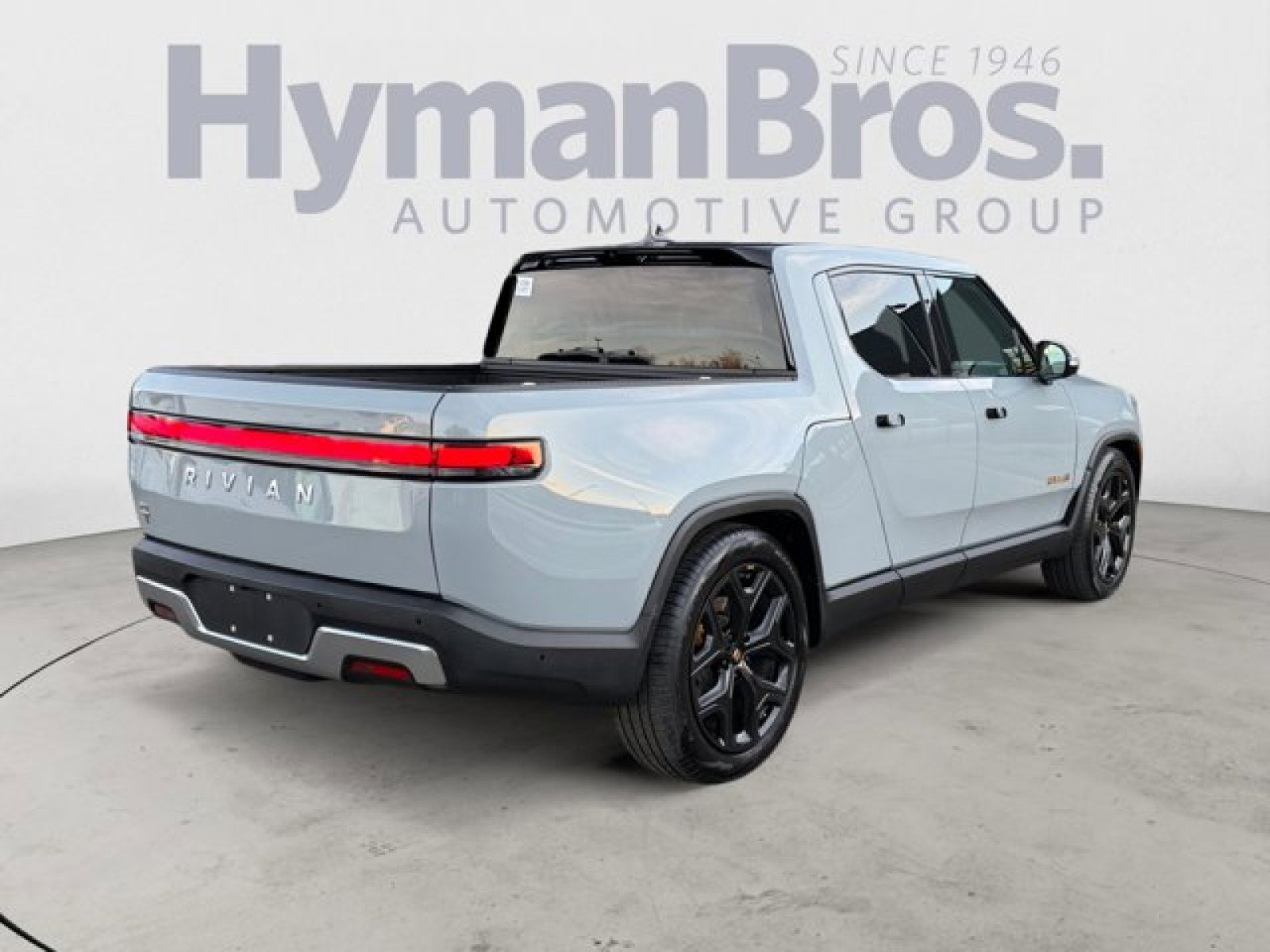 Used 2023 Rivian R1T Adventure image 3