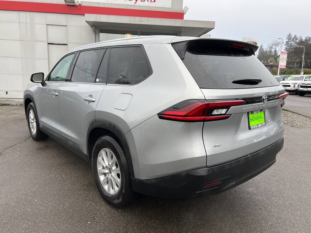 Used 2025 Toyota Grand Highlander AWD image 6