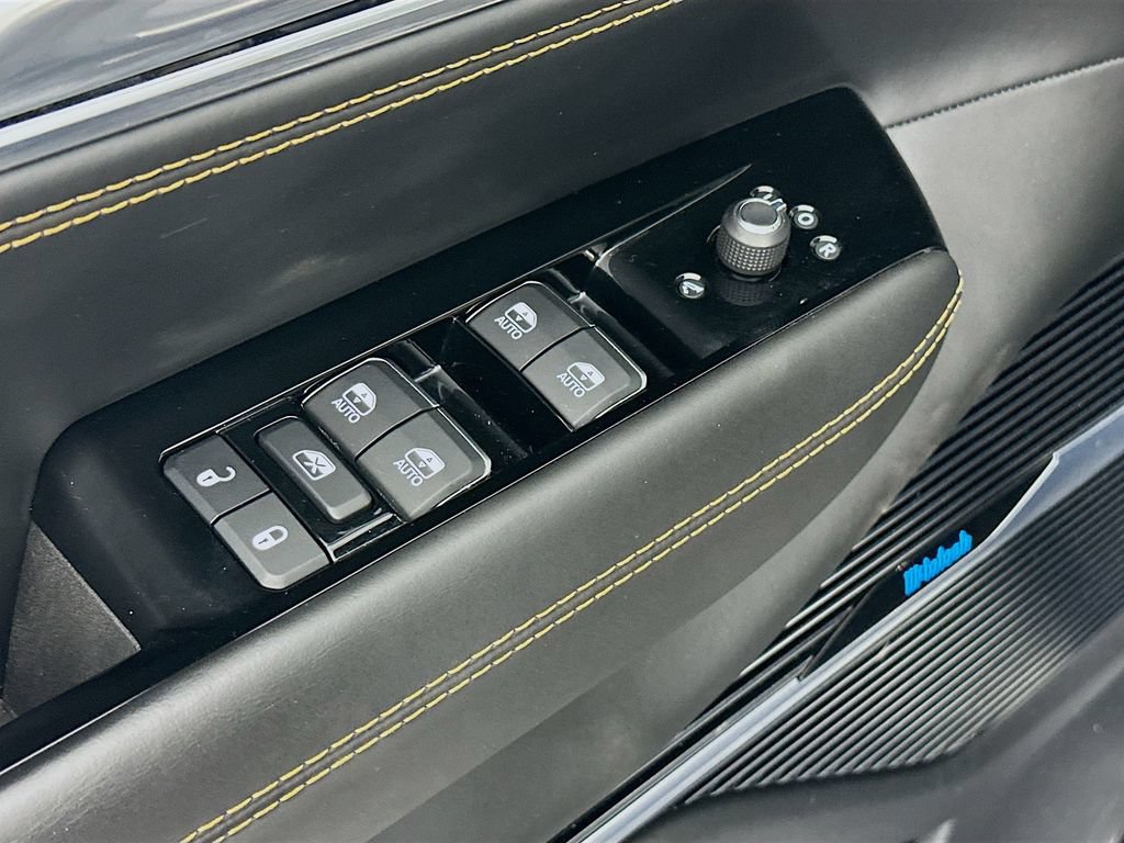 Used 2023 Jeep Grand Wagoneer L Series III w/ Rear Seat Video Group 1 AWD/4WD image 24
