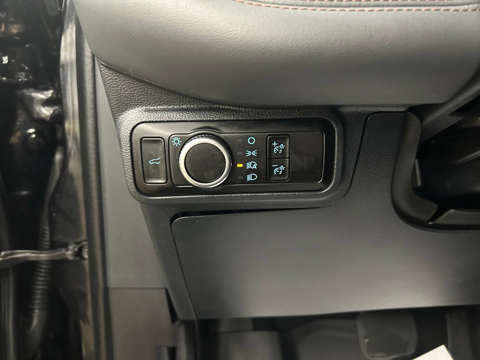 Used 2025 Ford Explorer Active AWD/4WD image 16