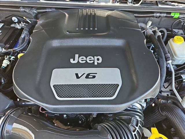Used 2017 Jeep Wrangler Unlimited Sahara AWD/4WD image 26