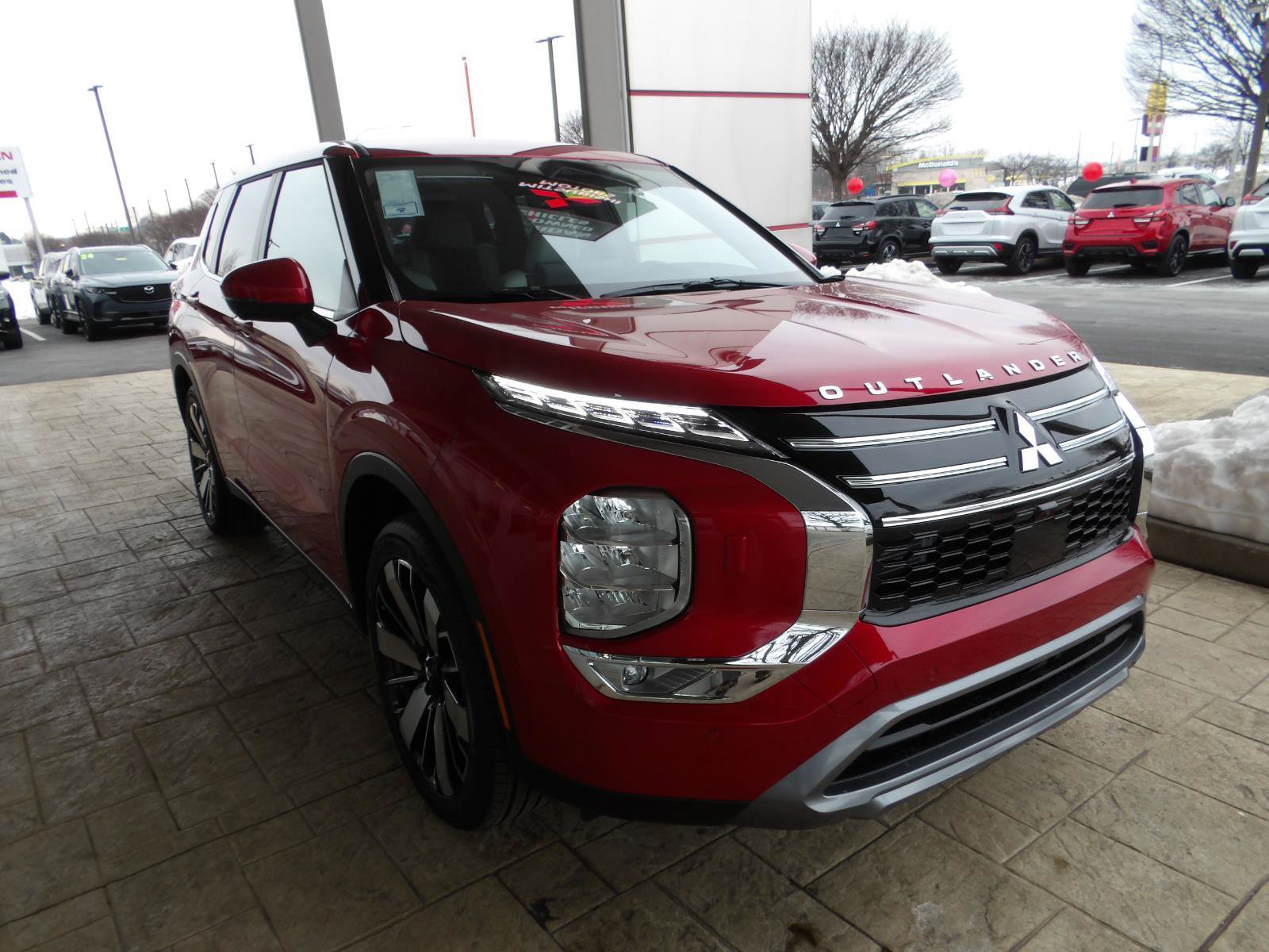 New 2026 Mitsubishi Outlander SE AWD/4WD image 3