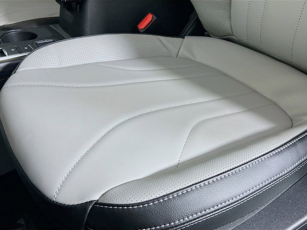 New 2025 Ford Escape SE w/ PHEV Premium Package FWD image 23